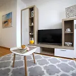 Playa Arbeyal & Garaje Apartman *