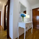 Playa Arbeyal & Garaje Apartman *